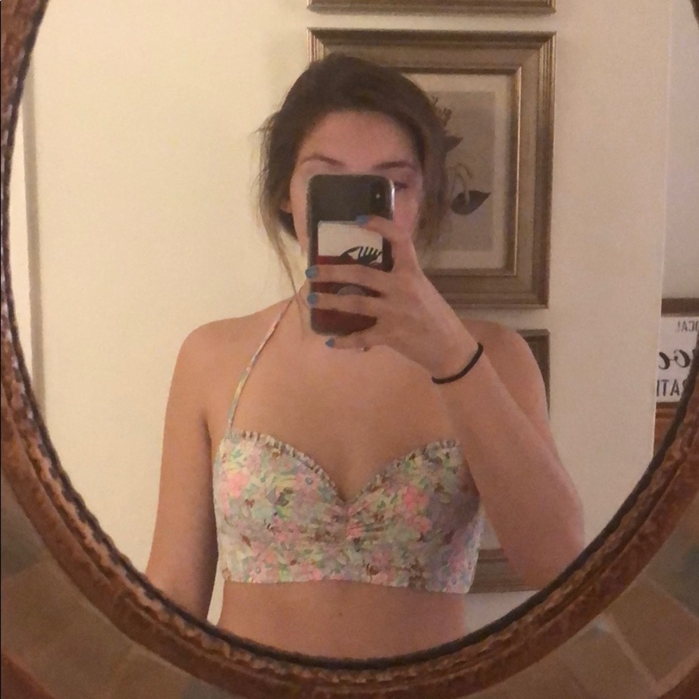 Victoria’s Secret 34C bikini top
